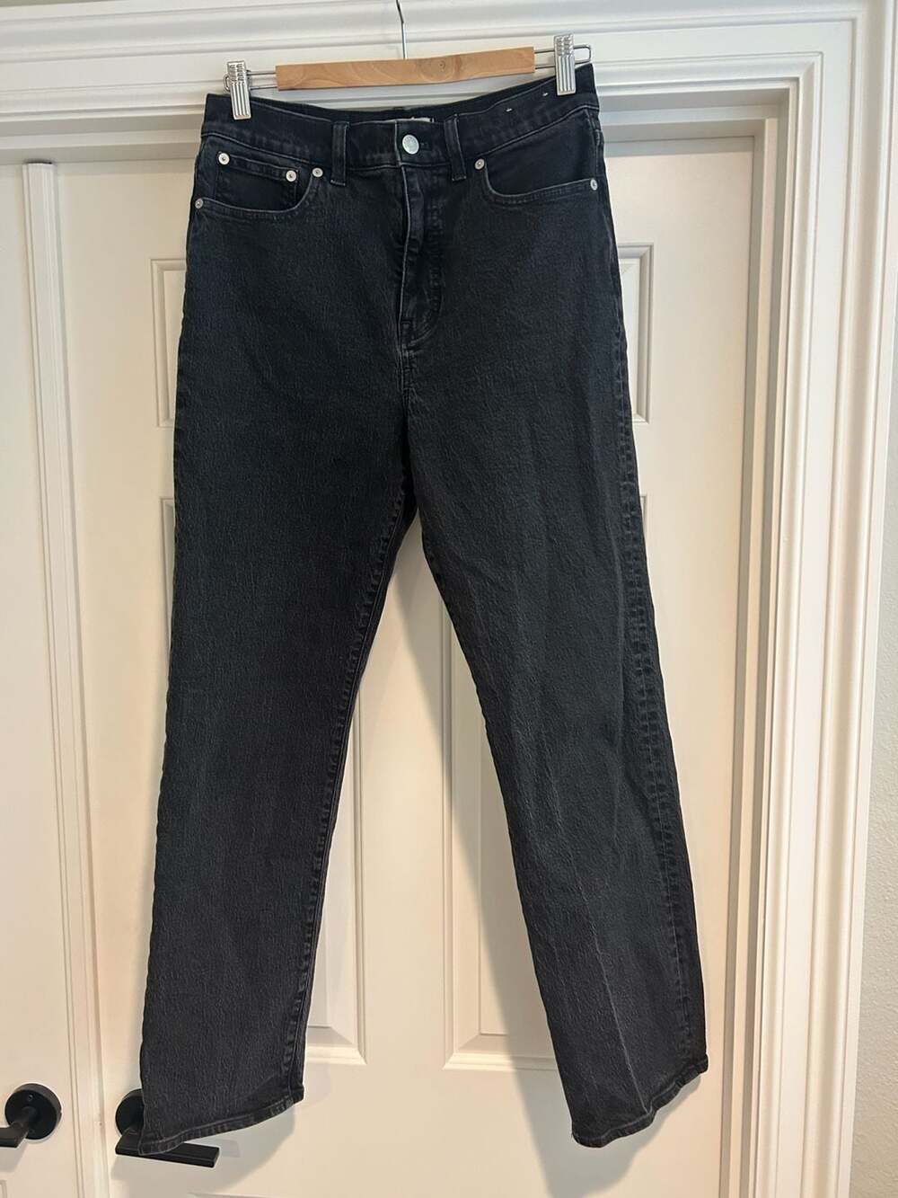 Madewell '90s Straight Leg Jeans in Washed Black
